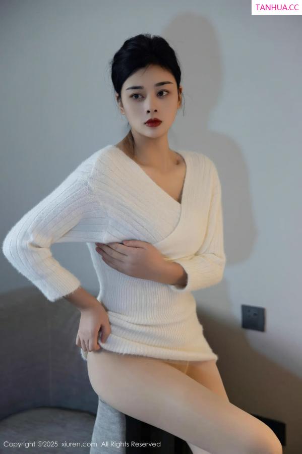   [XiuRen]高清写真图 2025.11.14 No.10986 徐清妍 肉色丝袜第22张图片